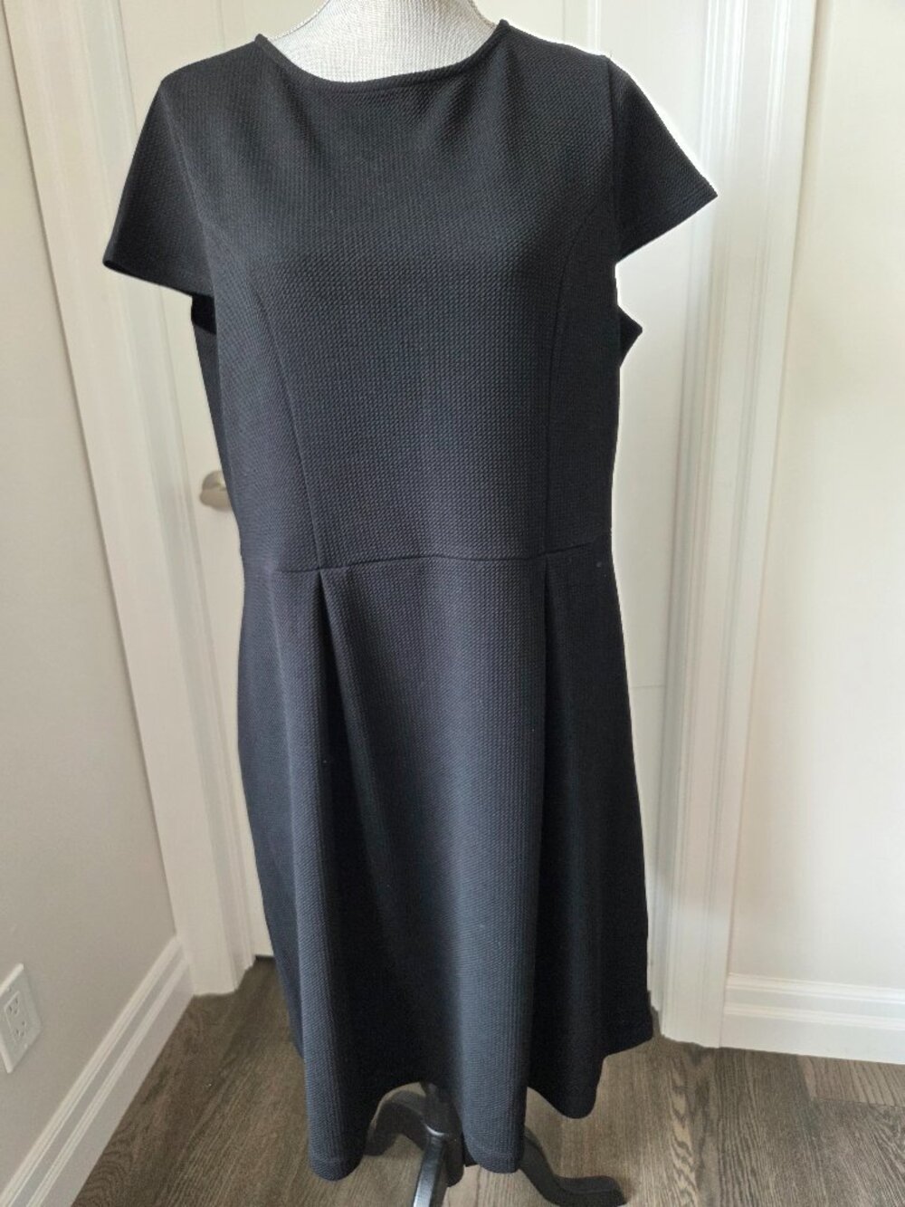 Charlie Paige black a-line dress cap sleeve lightweight size L